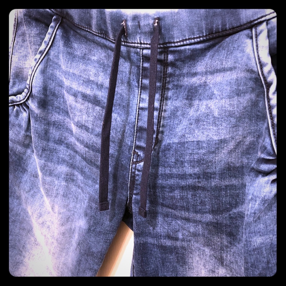 Denizen from Levi’s Low Rise Jogger Stretch Crops
